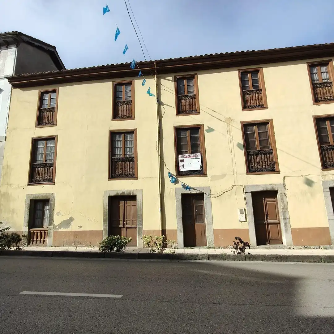 Vista exterior de Edificio en venta en Oviedo 