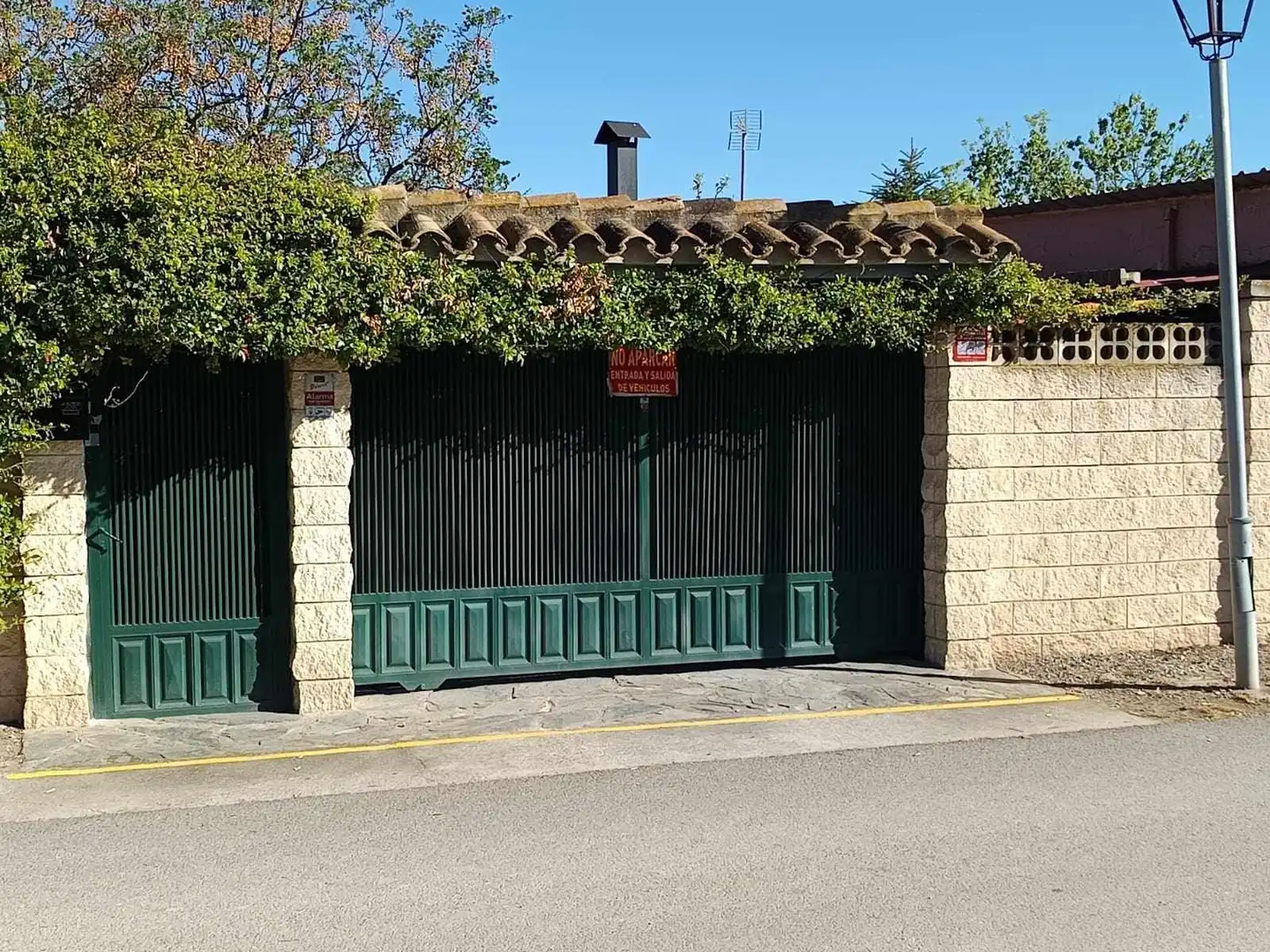 Parking de Finca rústica en venta en Monzón con Calefacción, Jardín privado y Terraza
