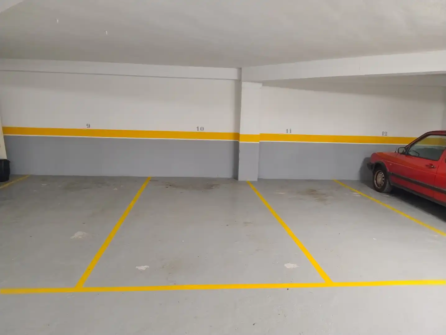 Parking de Piso en venta en Lugo con Calefacción, Amueblado y Balcón
