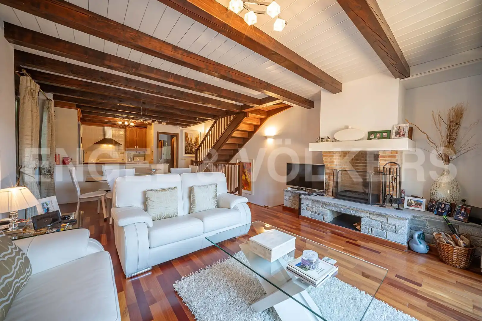 Sala d'estar de Casa adosada en venda en Vielha e Mijaran amb Calefacció, Terrassa i Moblat