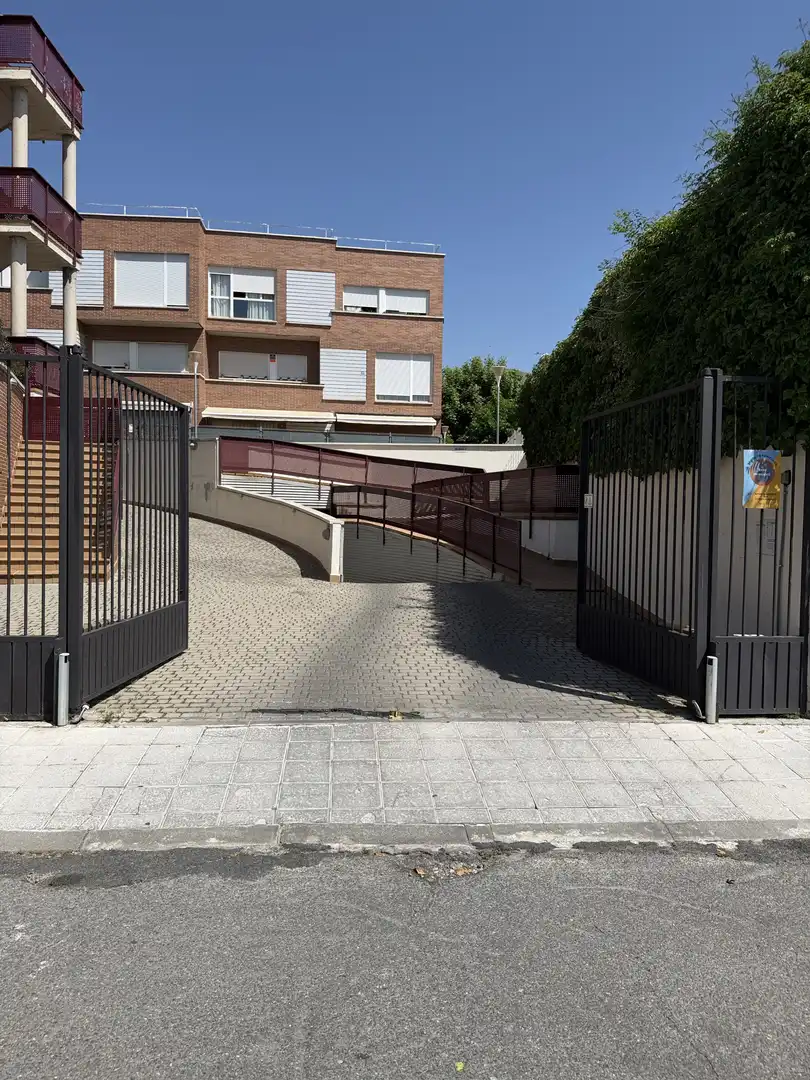 Parking of Garage for rent in Torrelodones