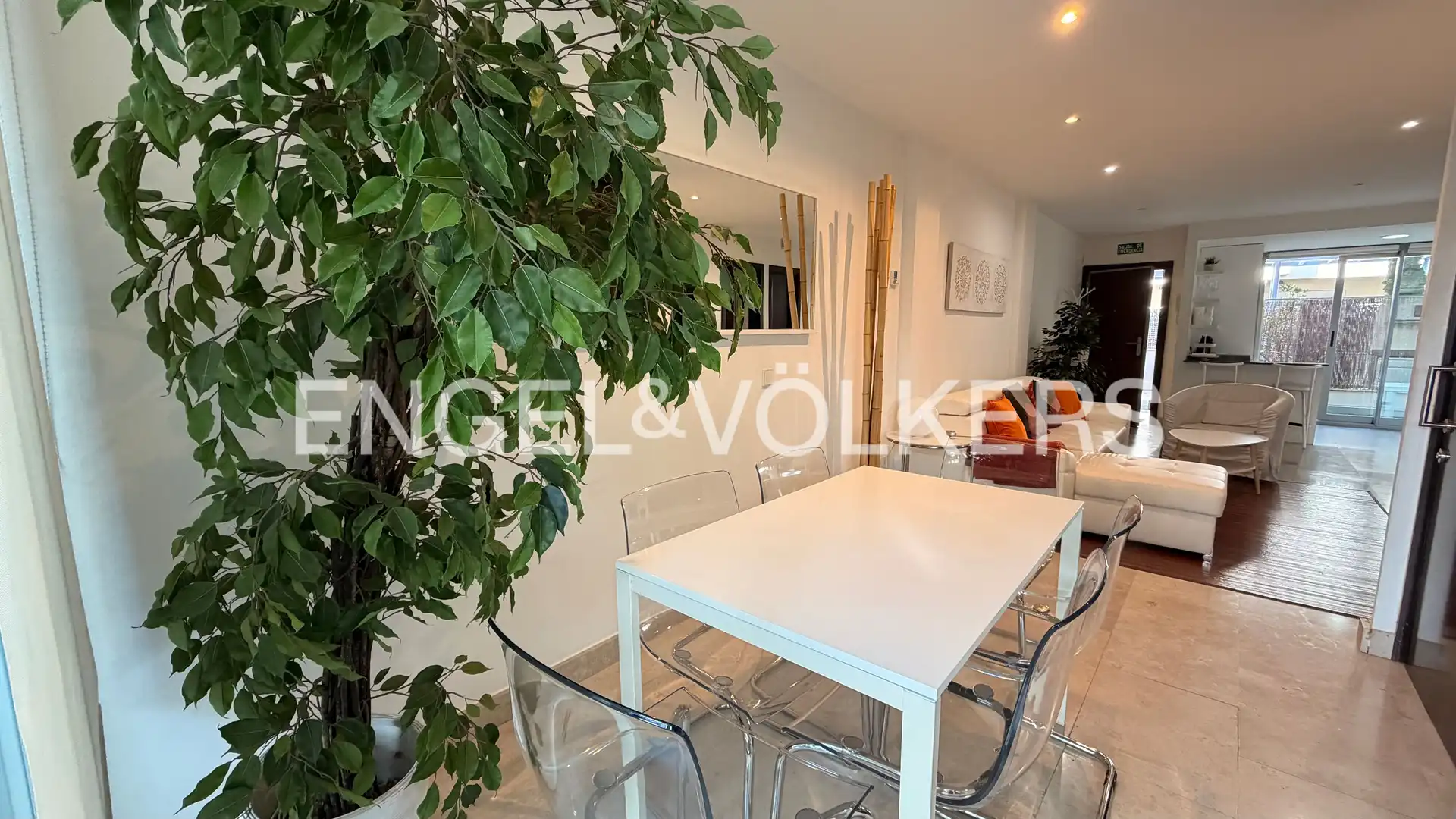 Comedor de Dúplex de alquiler en La Moraleja con Aire acondicionado, Calefacción y Jardín privado