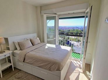 Flat with balcony for sale in Calle de Reyes Aizquíbel