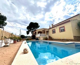 Vista exterior de Casa o xalet de lloguer en Picassent amb Aire condicionat, Terrassa i Piscina