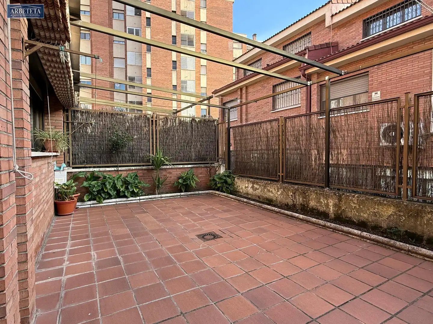 Terrasse von Einfamilien-Reihenhaus zum Verkauf in Guadalajara mit Heizung, Parkett und Terrasse