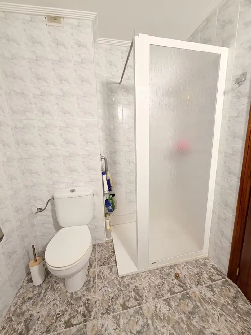Baño de Piso en venta en Castellón de la Plana / Castelló de la Plana con Amueblado, Horno y Lavadora
