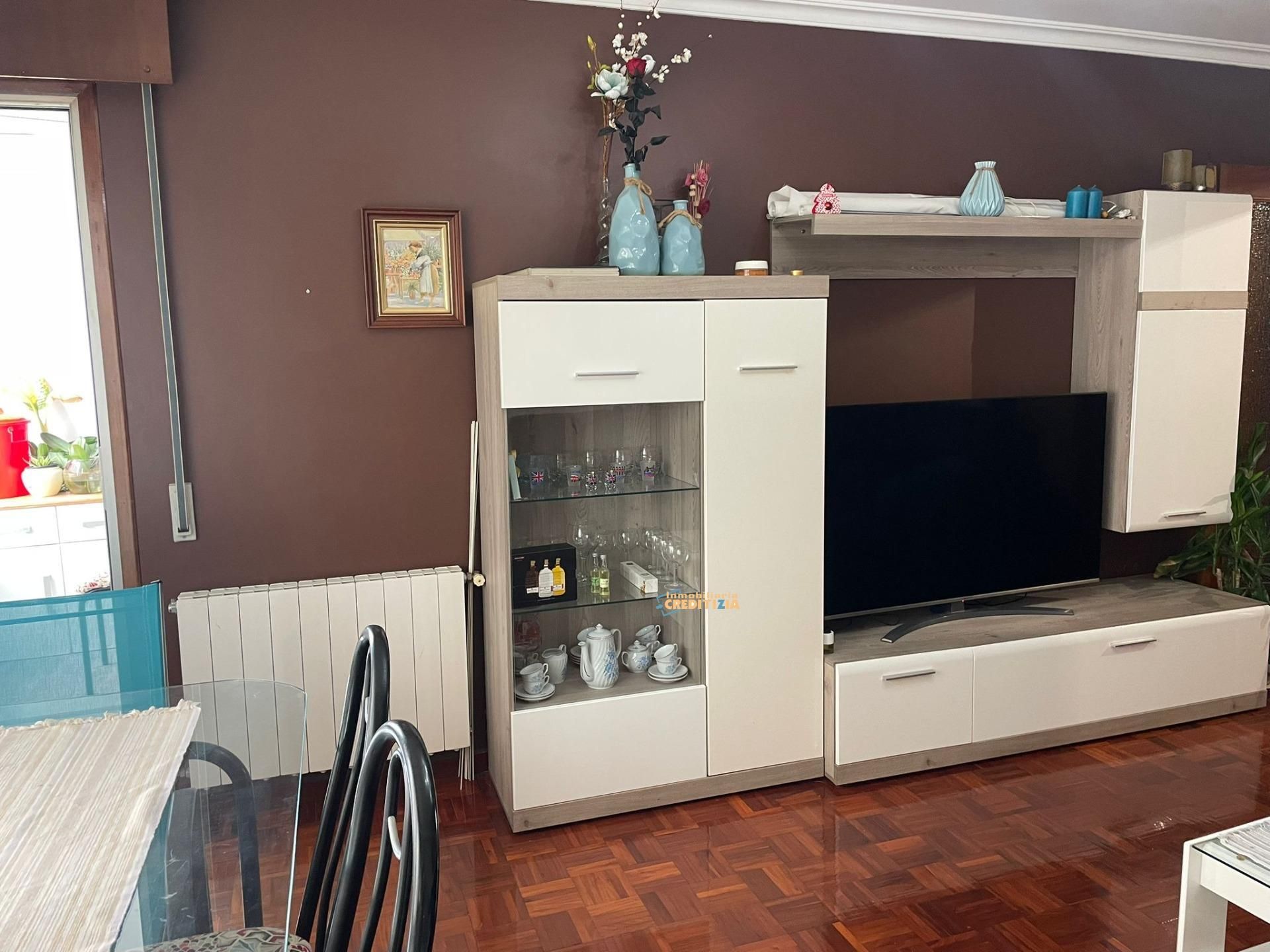 Sala d'estar de Pis en venda en Vigo  amb Calefacció, Parquet i Traster