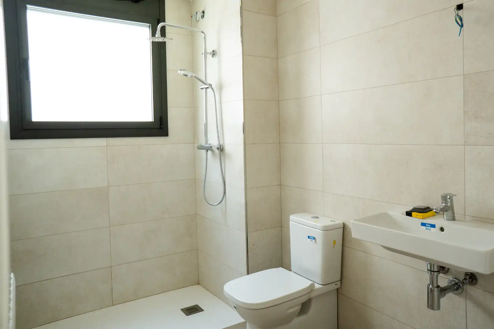 Badezimmer von Einfamilien-Reihenhaus zum Verkauf in Sant Esteve de Palautordera mit Heizung, Privatgarten und Terrasse