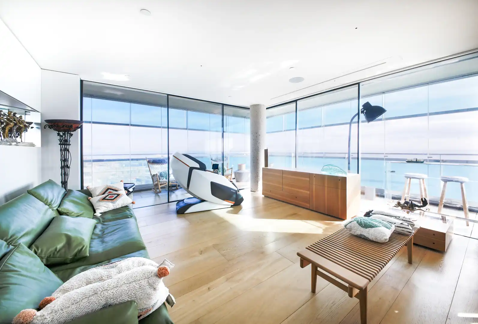 Living room of Apartments for sale in  Barcelona Capital  with Air Conditioner, Terrace and Swimming Pool