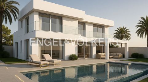 Villa en Primera Línea con Vistas al Mar