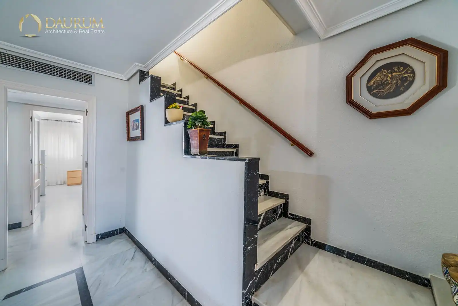 Maisonette zum Verkauf in San Juan de Aznalfarache mit Klimaanlage, Heizung und Terrasse