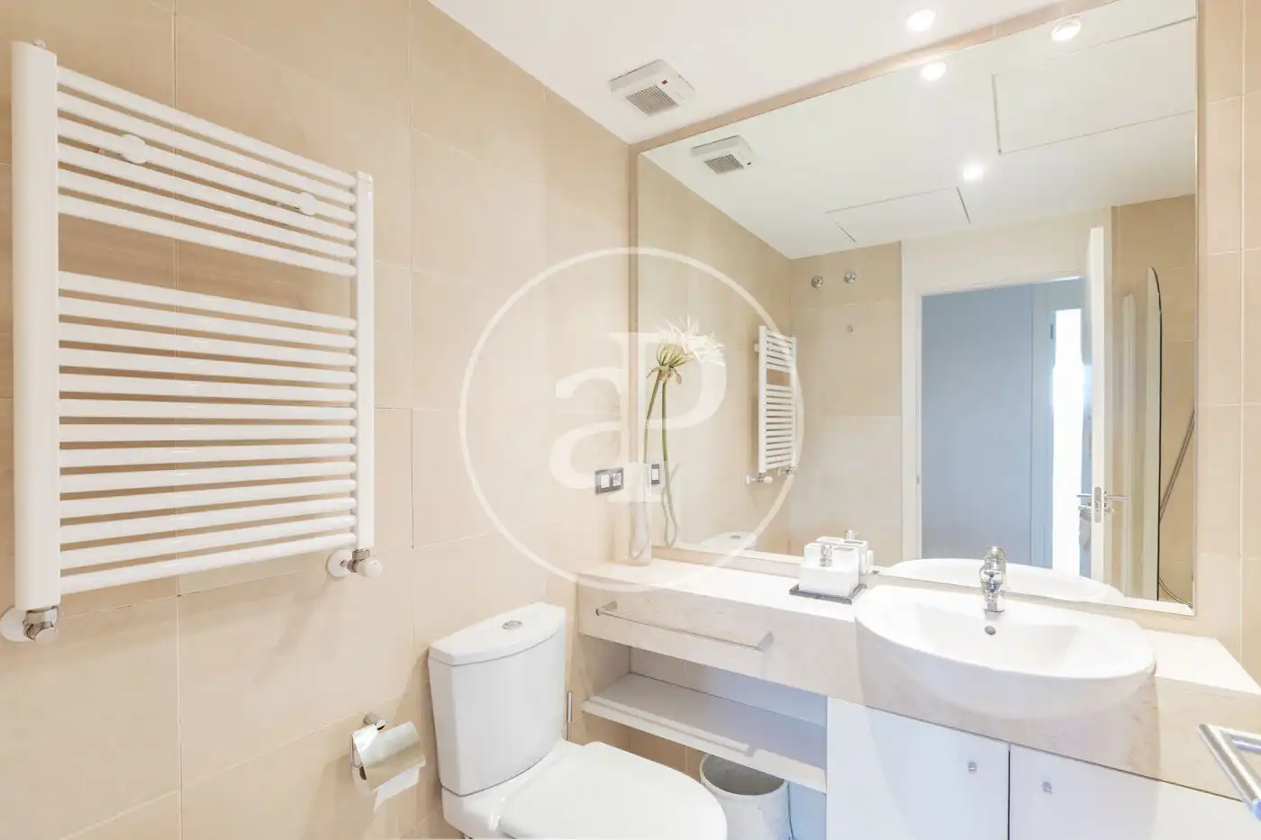 Bathroom of Flat for sale in Madrid  with Air Conditioner, Heating and Private garden