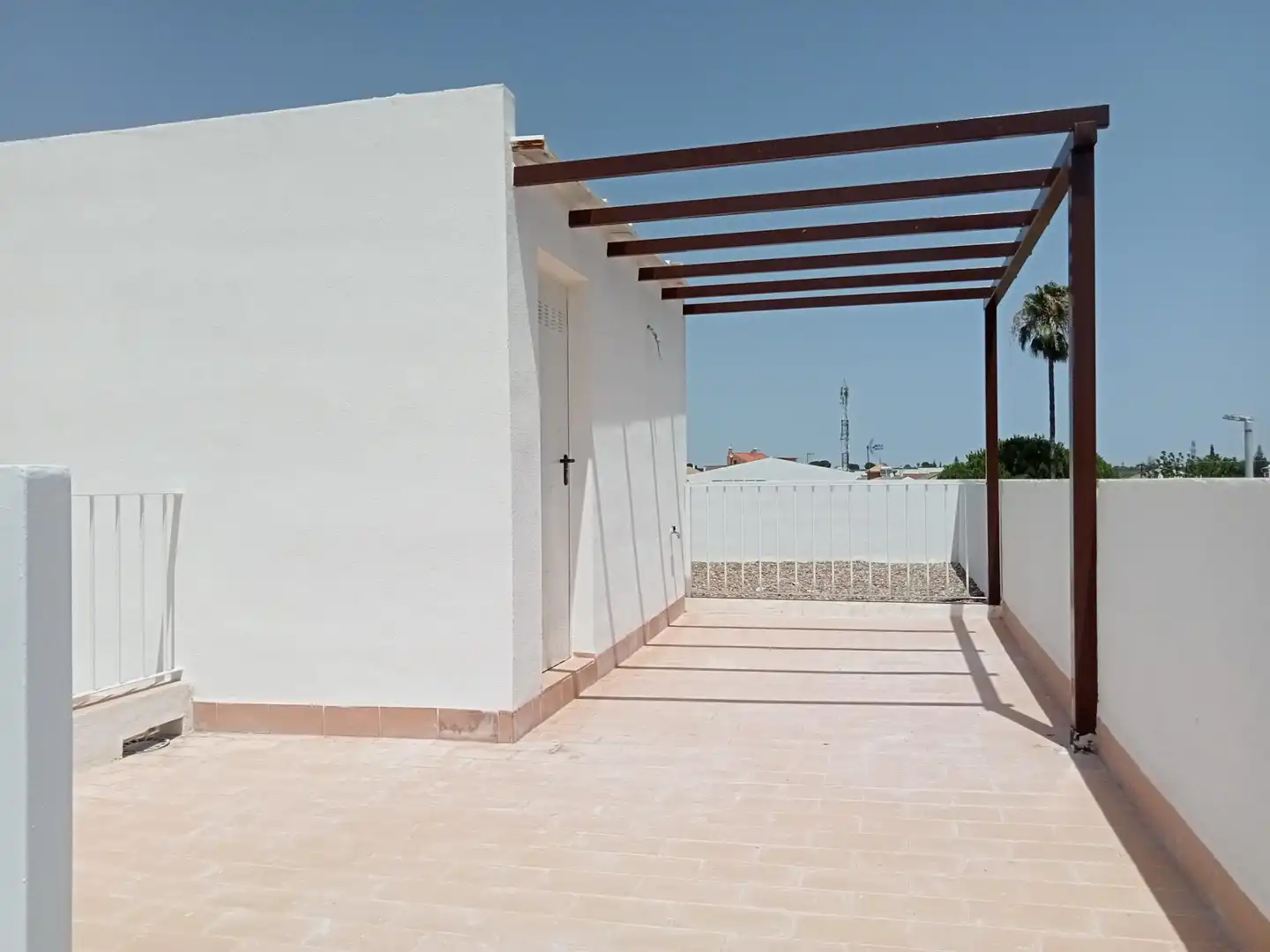 Terrasse von Dachboden zur Miete in Espartinas mit Klimaanlage, Terrasse und Abstellraum