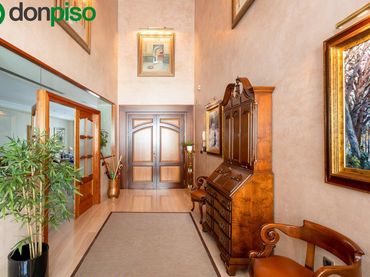 Villa con balcone in vendita a Calle GAONA