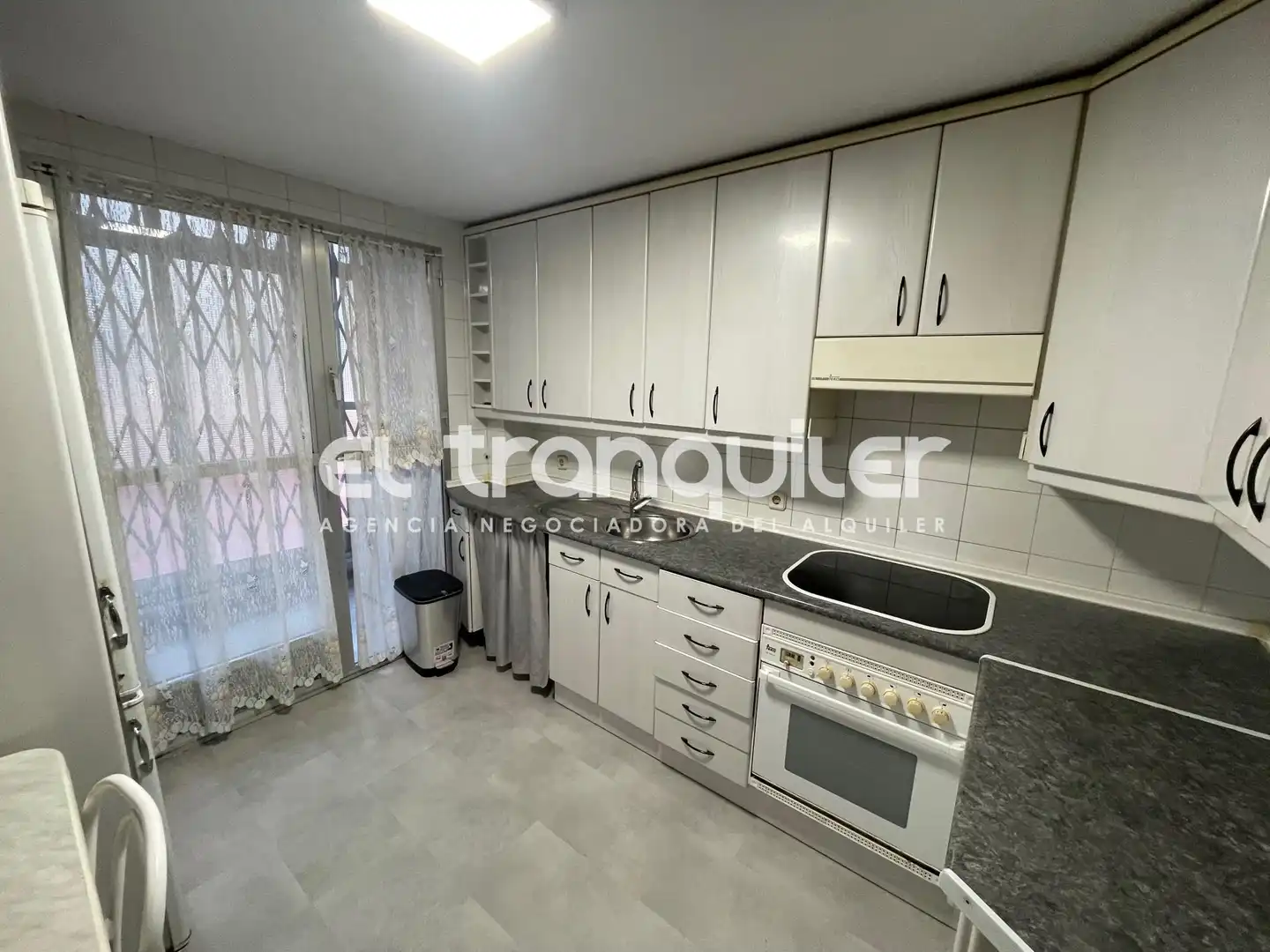 Kitchen of Flat for rent in Pinto  with Air Conditioner, Furnished and Washing machine