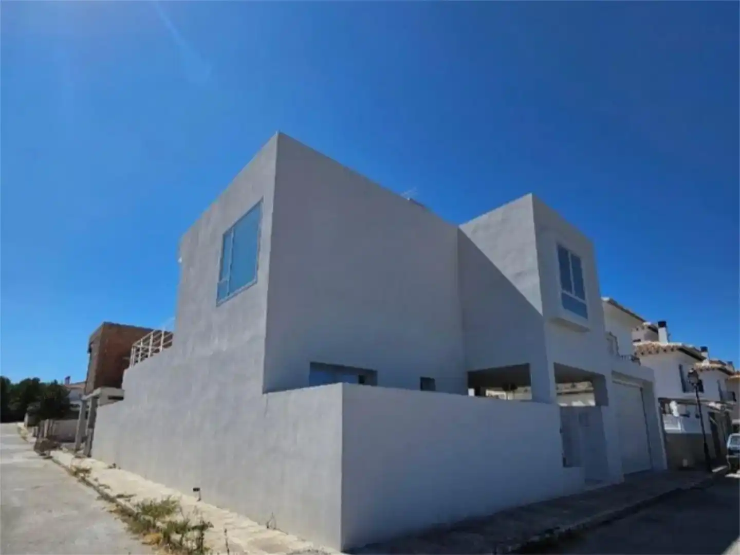 Vista exterior de Casa o xalet en venda en Baza amb Aire condicionat, Jardí privat i Piscina