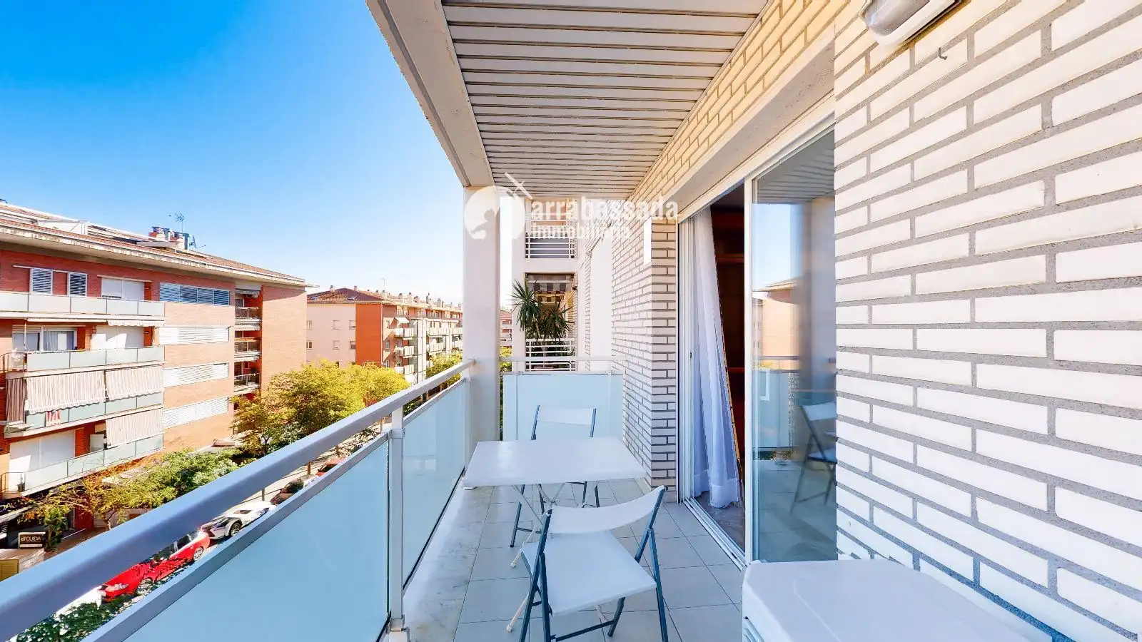 Flat with terrace to rent in Joan Fuster