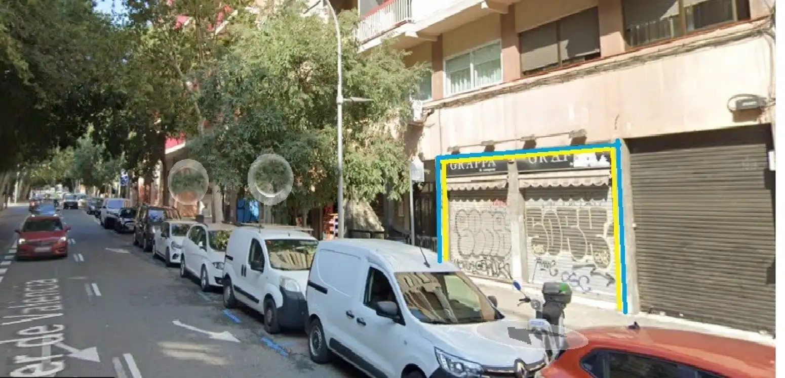 Vista exterior de Local en venda en Barcelona