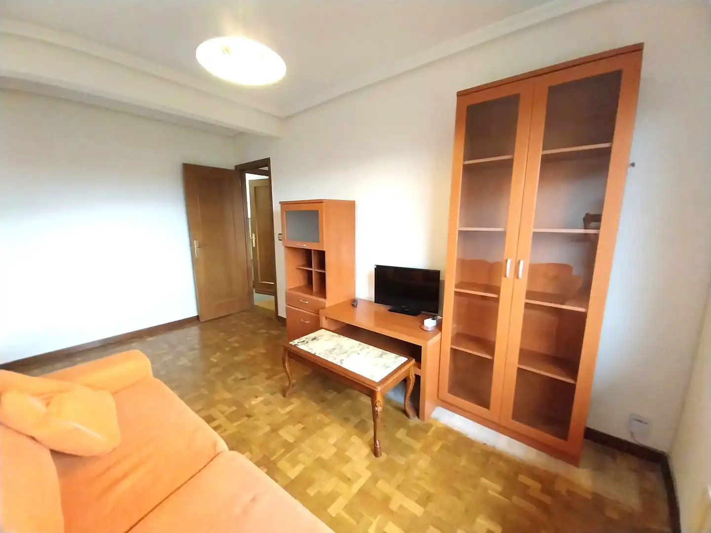 Sala d'estar de Pis en venda en Valladolid amb Calefacció, Parquet i Traster