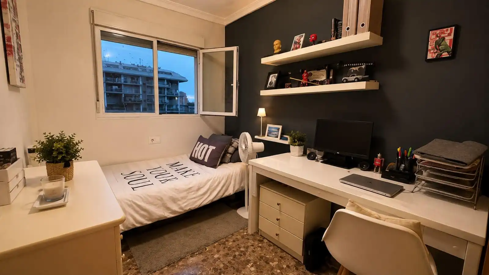 Bedroom of Flat for sale in Valencia  with Air Conditioner, Heating and Private garden