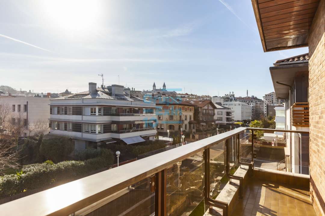 Exterior view of Single-family semi-detached for sale in Donostia - San Sebastián   with Heating, Terrace and Storage room