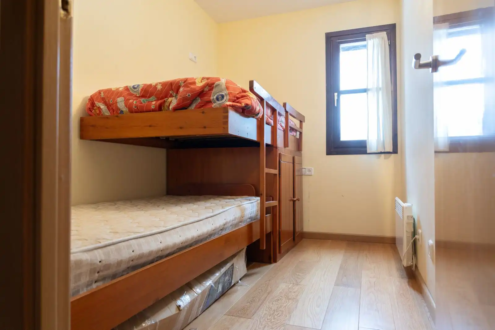 Dormitori de Apartament en venda en Espot amb Calefacció, Jardí privat i Parquet