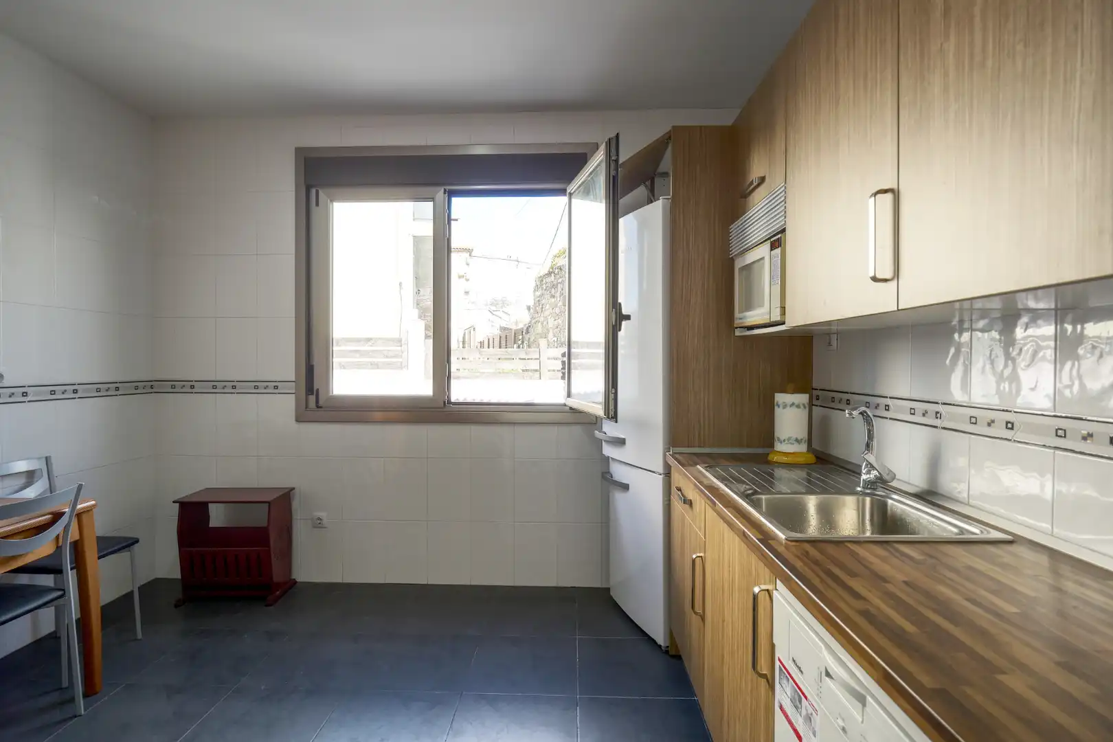 Cuina de Casa o xalet en venda en Arteixo amb Parquet, Terrassa i Traster