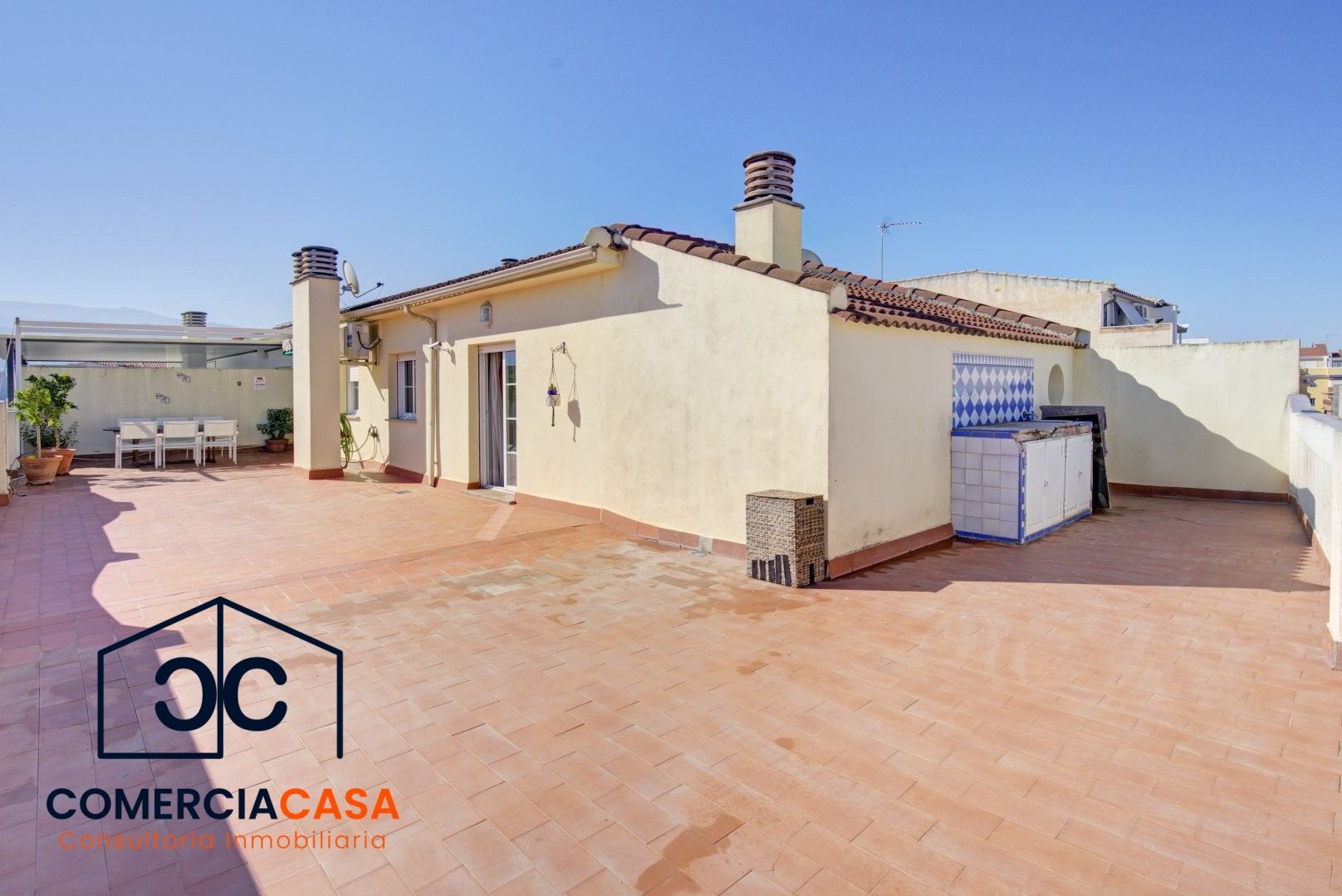 Vista exterior de Àtic en venda en Armilla amb Aire condicionat, Calefacció i Terrassa