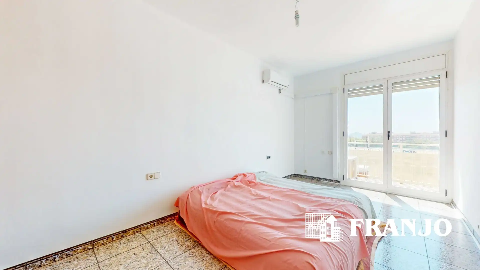 Schlafzimmer von Einfamilien-Reihenhaus zum Verkauf in Barberà del Vallès mit Klimaanlage, Heizung und Terrasse
