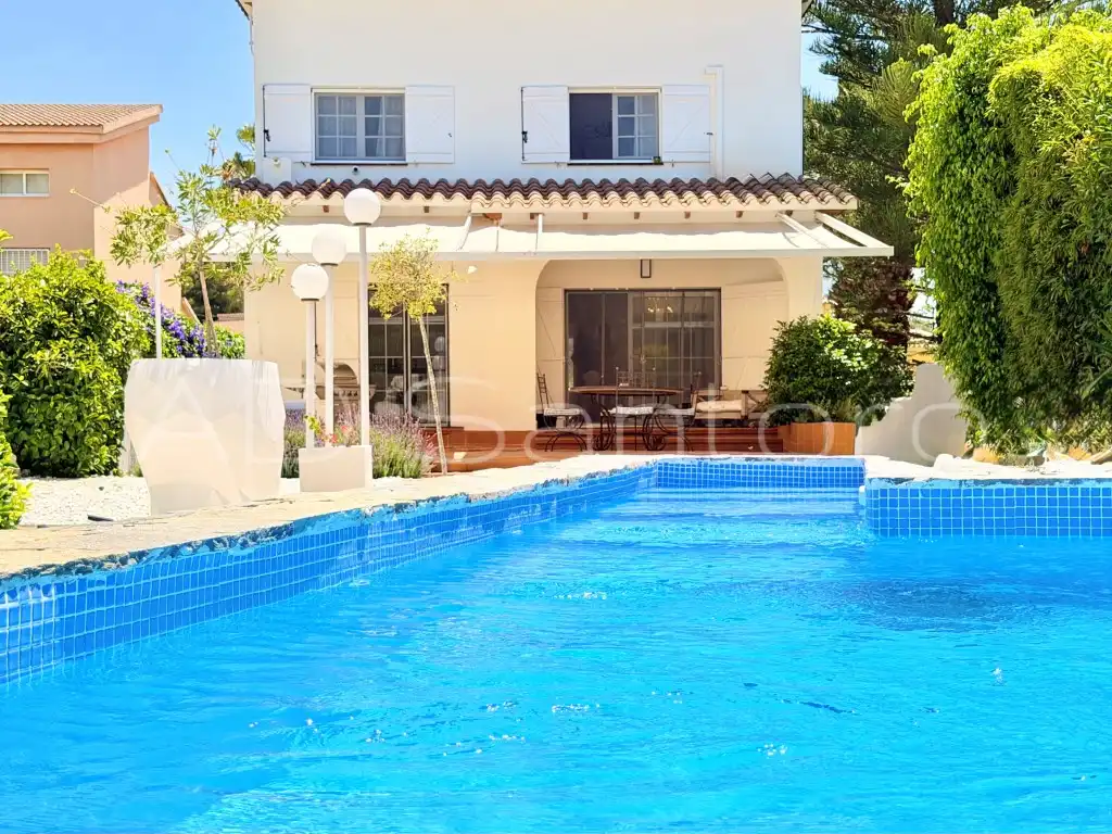 Piscina de Casa o xalet en venda en Sant Pere de Ribes