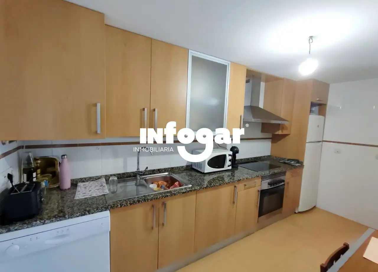 Cocina de Piso en venta en A Guarda   con Calefacción, Parquet y Trastero
