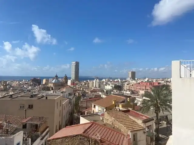 Vista exterior de Casa adosada en venda en Alicante / Alacant amb Aire condicionat, Calefacció i Terrassa