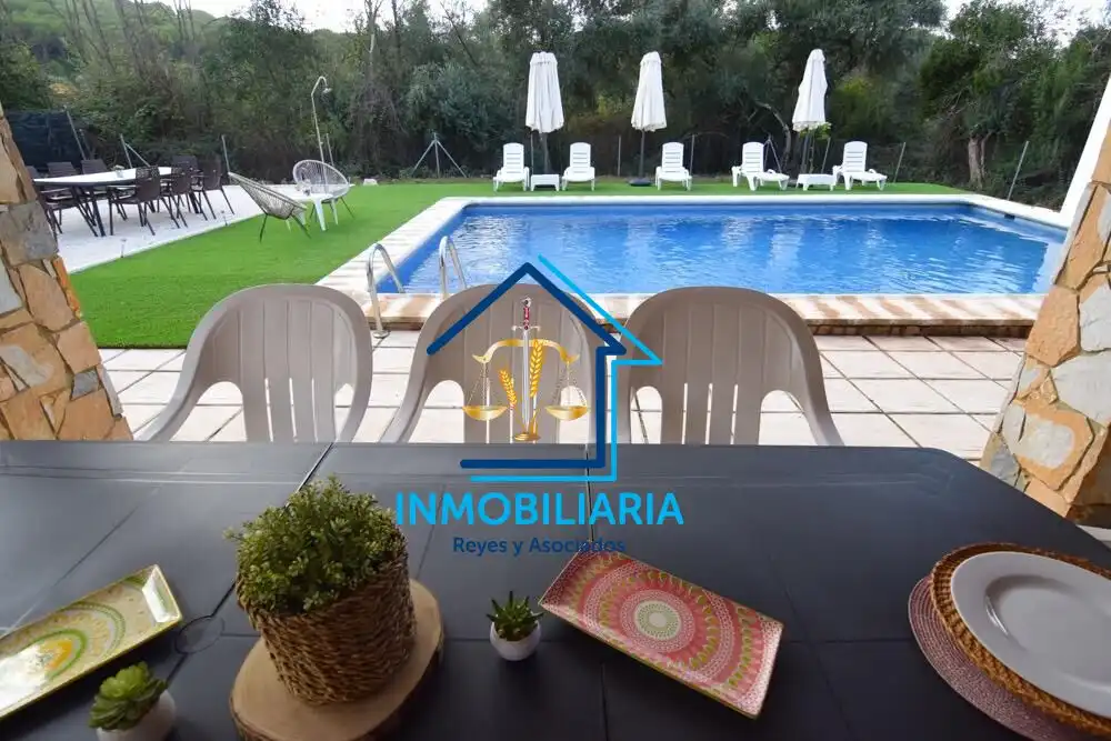 Piscina de Casa o xalet en venda en Córdoba amb Aire condicionat, Terrassa i Piscina