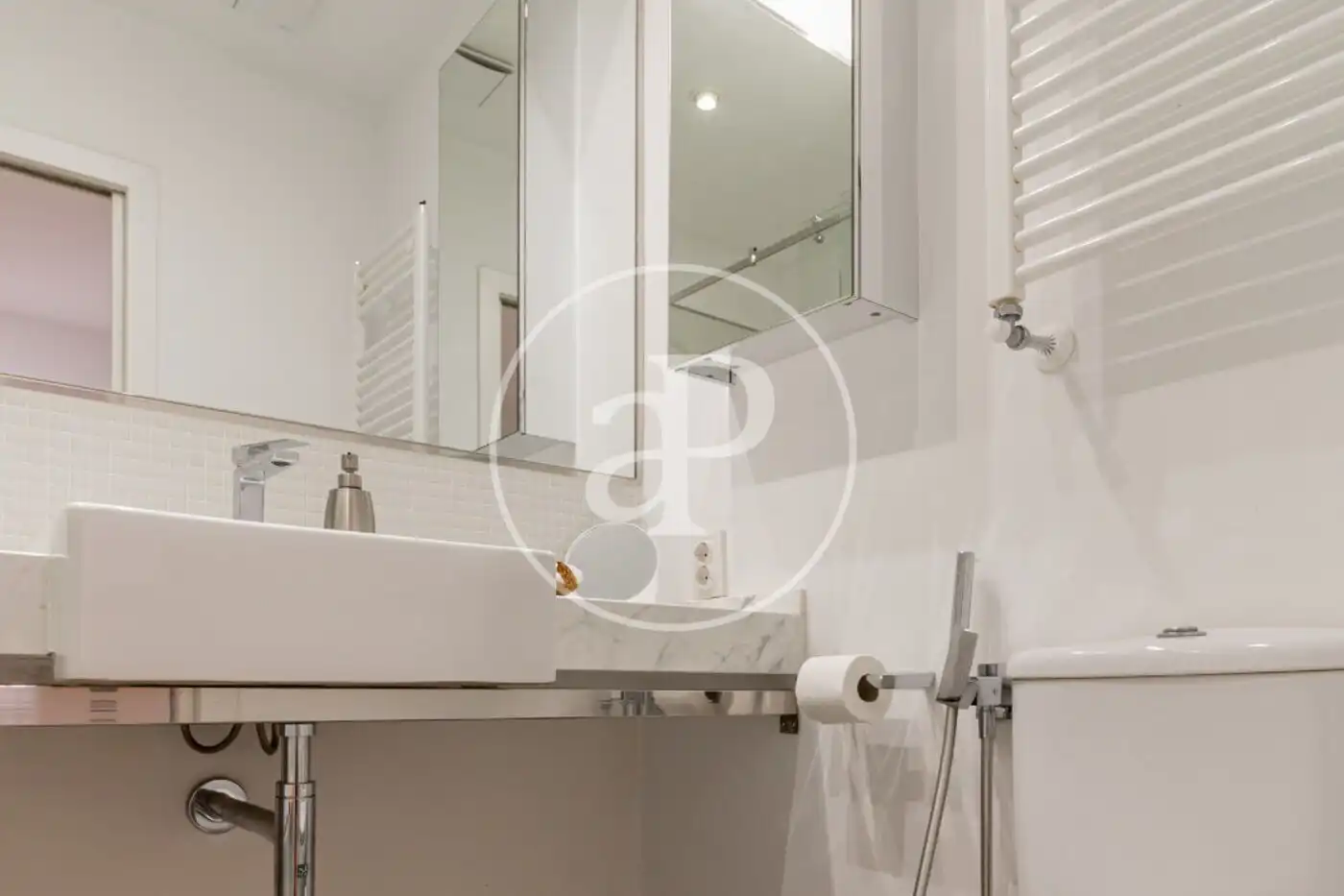 Badezimmer von Wohnung zur Miete in Madrid mit Klimaanlage, Heizung und Möbliert
