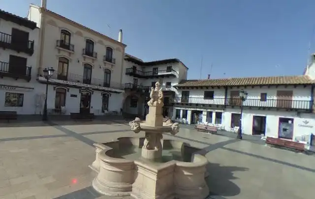 Vista exterior de Casa adosada en venta en Tarazona de la Mancha