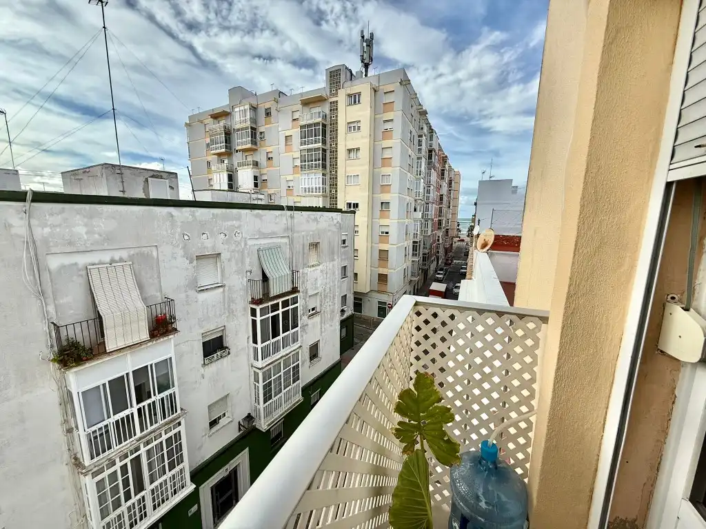 Außenansicht von Maisonette zum Verkauf in Cádiz mit Balkon