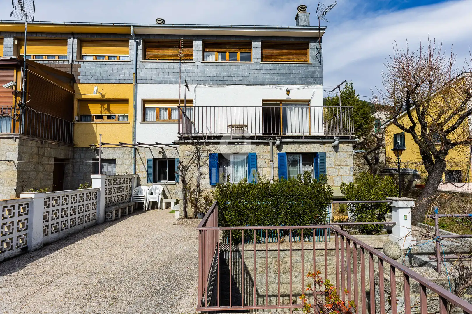 Exterior view of Detached homes for sale in San Lorenzo de El Escorial  with Private garden