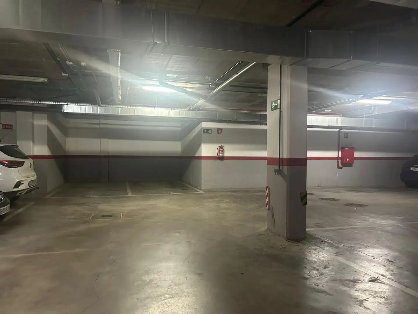 Aparcament de Apartament de lloguer en Madrid amb Calefacció, Jardí privat i Terrassa