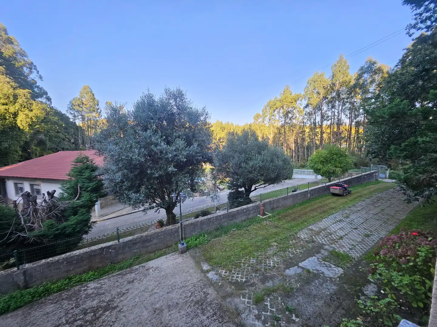 Vista exterior de Casa o chalet en venta en Bergondo, A Coruña