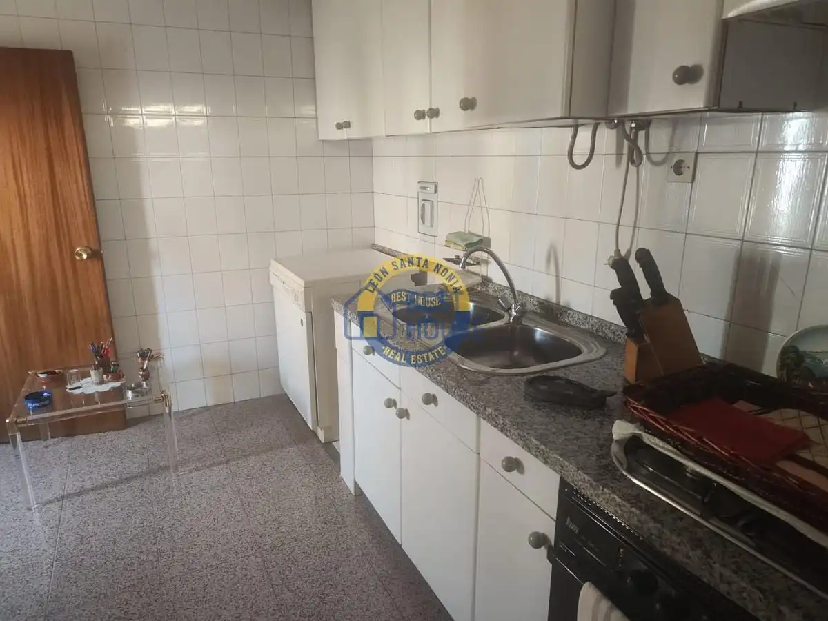 Kitchen of Houses for sale in Villanueva de las Manzanas, León