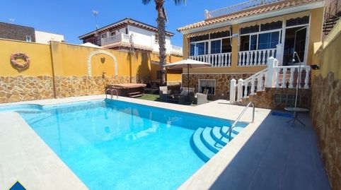 Villa con piscina privada, en la provincia de Alicante, en la ciudad de Torrevieja, en la zona de Playa de Los Locos. 6 habitacion, imatge 2