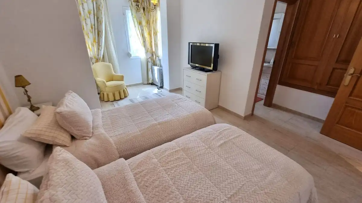 Dormitori de Casa o xalet de lloguer en Benahavís amb Aire condicionat, Jardí privat i Terrassa