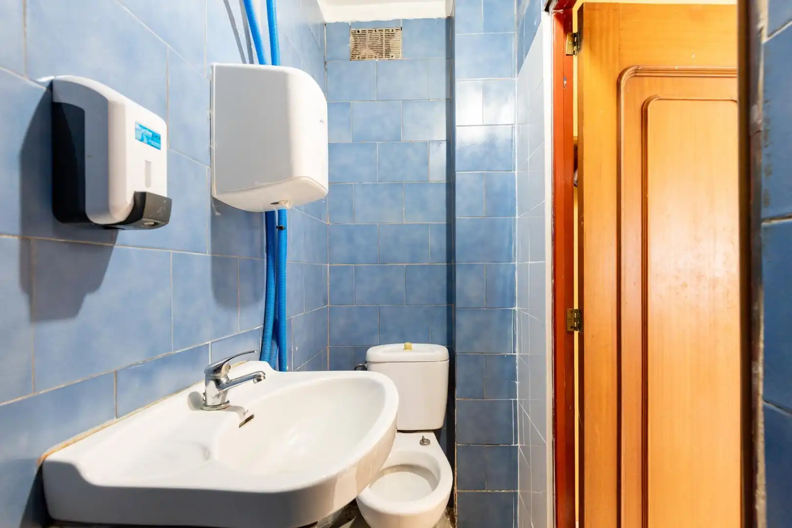 Badezimmer von Geschaftsraum zur Miete in Calvià mit Klimaanlage und Terrasse