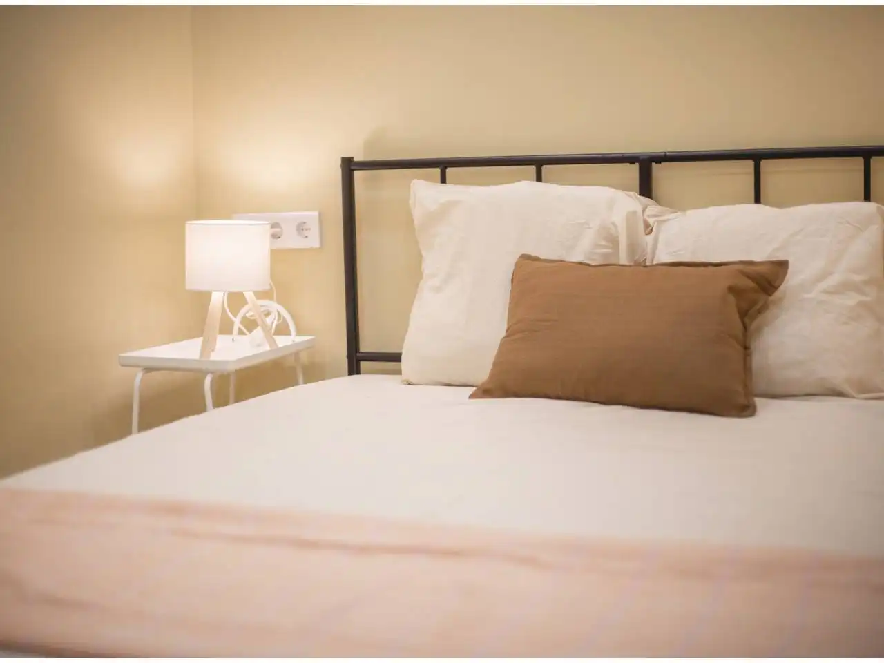Habitación de Estudio de alquiler en Barcelona con Aire acondicionado, Amueblado y Alarma