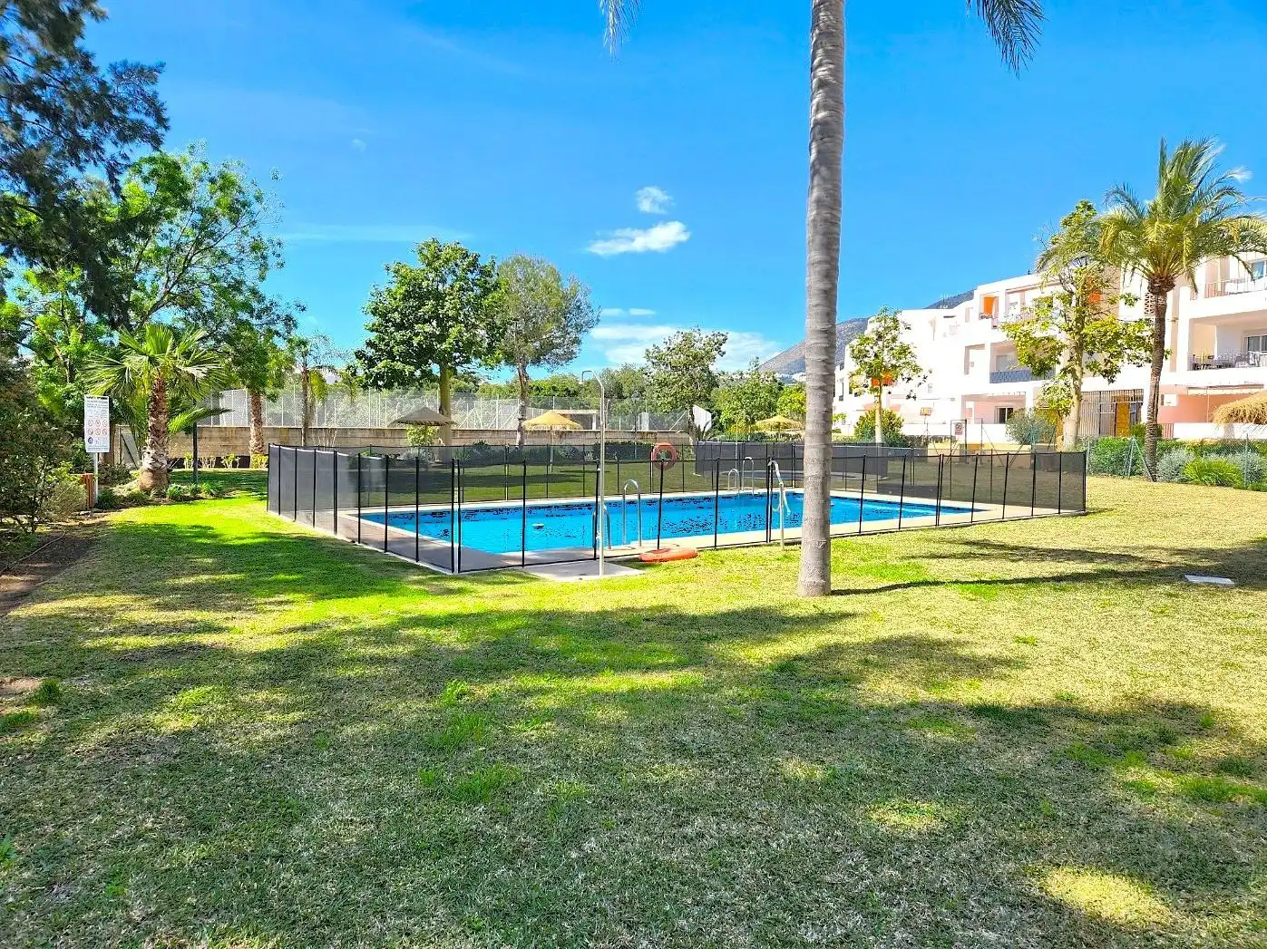 Swimming pool of Flat for sale in Benalmádena  with Air Conditioner, Heating and Private garden