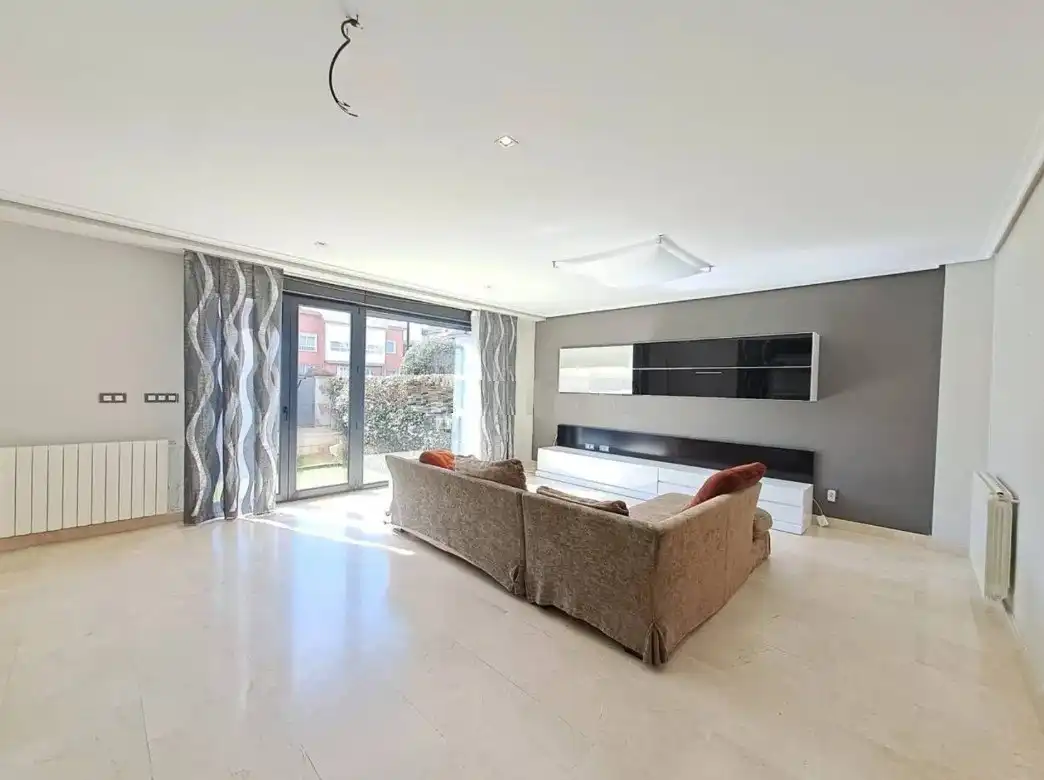 Living room of Detached homes for sale in Burgos  with Heating, Private garden and Storage room