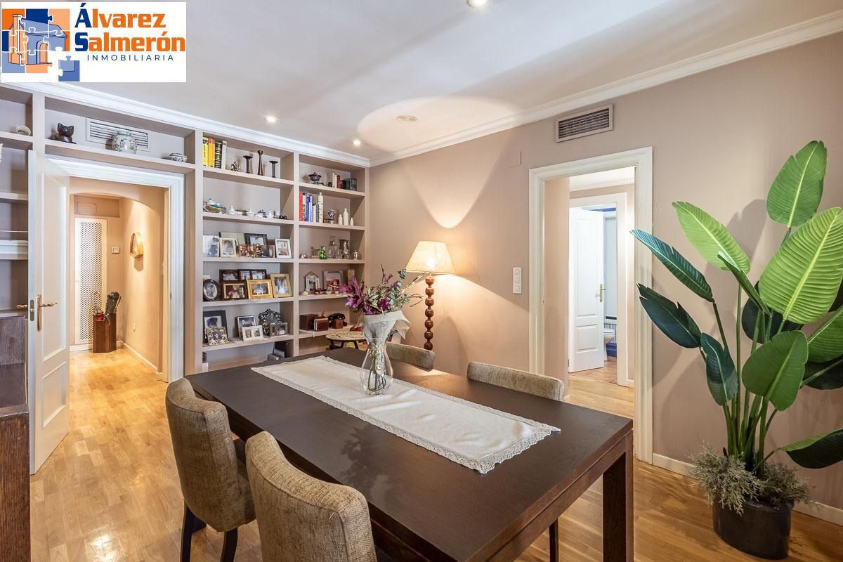 Dining room of Flat for sale in  Granada Capital  with Air Conditioner and Storage room