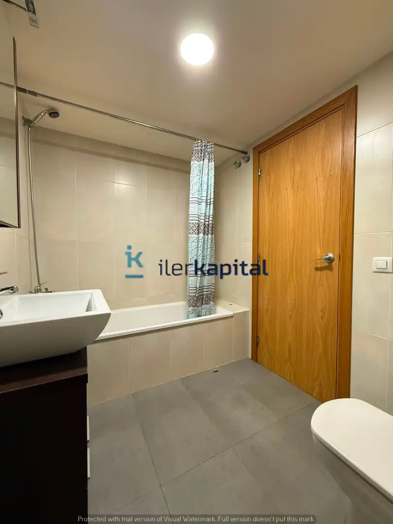 Bathroom of Flat for rent in Rosselló  with Heating