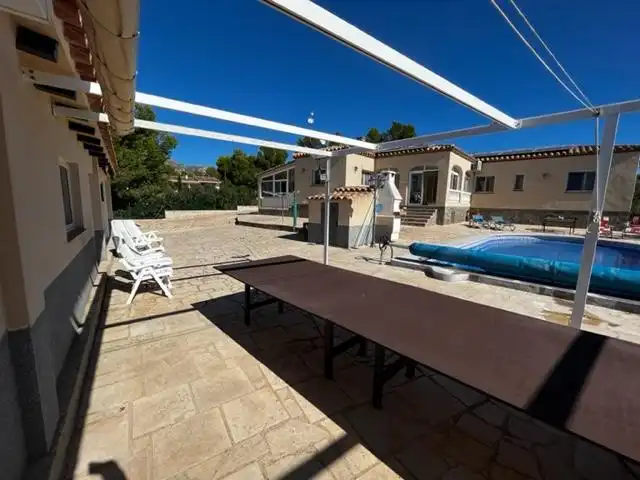 Detached house with pool for sale in del Centre, imagen 3
