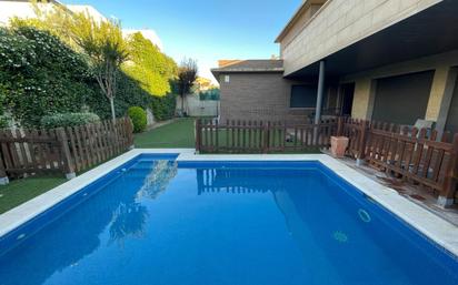 Piscina de Casa o xalet en venda en Canovelles amb Aire condicionat, Terrassa i Balcó